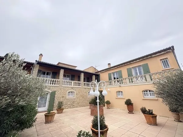 Villa 11 pièces 311 m²