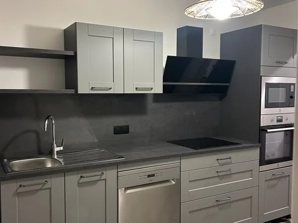 T3 80 m2, lumineux, rénové, traversant, climatisé, terrasse fermée