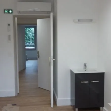 Bureau 15,75 m2 Petit Centre Médical de 4 bureaux hyper centre de Bourg La Reine