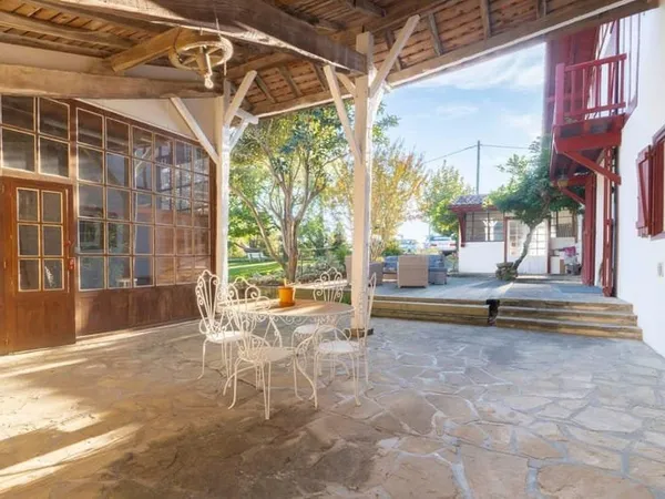 Ferme basque rénovée avec piscine, sauna et vue dégagée - à 25 min de Bayonne