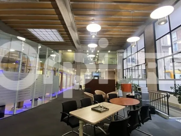 Local commercial 1036 m²