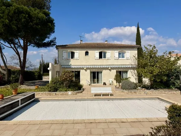Élégante maison familiale avec piscine à deux pas du centre de Carcassonne