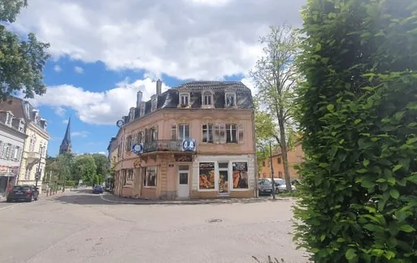 Immeuble idéalement placé! Rénové 2023!
