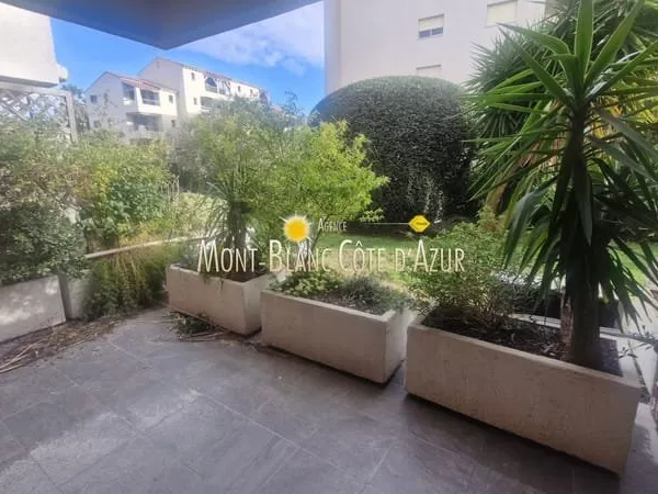 APPARTEMENT 4 PIECES AVEC PARKING DANS LA RESIDENCE CENTRE VILLE