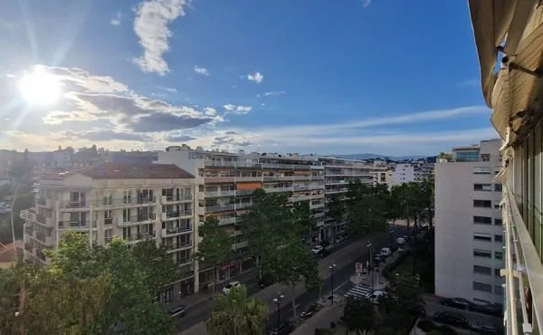 CANNES à vendre 2 pièces de 51 m2 avec terrasse Ouest en éta