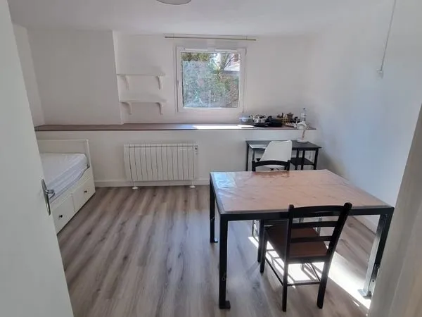 Studio 20,75 m² rénové - Résidence sécurisée - Lille Wazemmes - Métro à 100 m