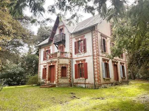 Exceptionnelle villa balnéaire et son parc au Bois de la Chaise,