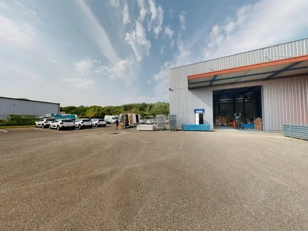 À saisir . Local professionnel / stockage de 400 m² à Wittenheim !