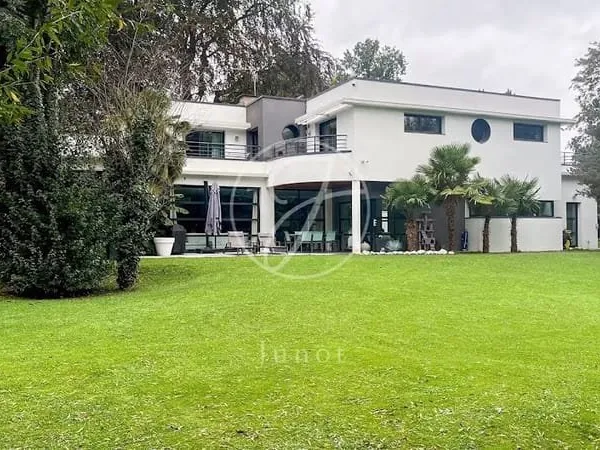 Villa 11 pièces 315 m²