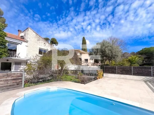 MAISON FORT POTENTIEL, AVEC PISCINE ET GARAGE