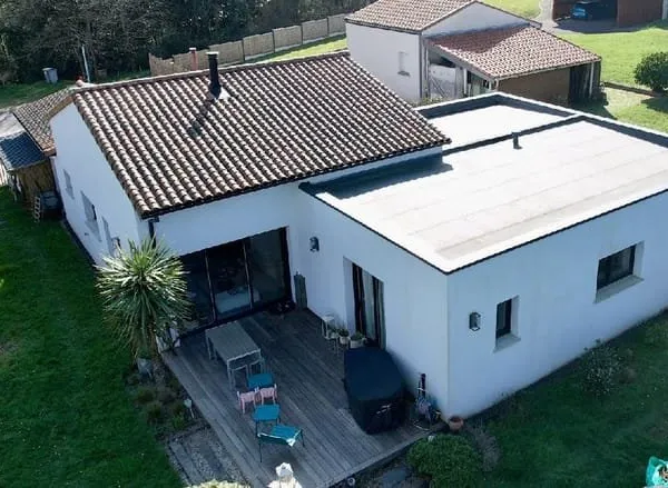 Coup de coeur assuré pour cette maison neuve (2020) de 131 m² de plain-pied, 4 chambres, garage, jar