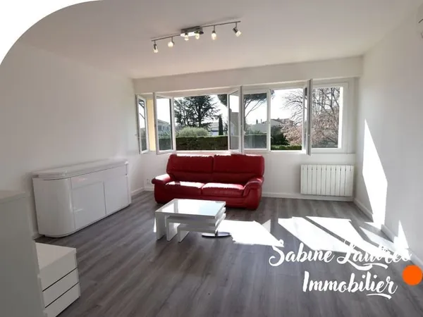 Appartement T3 rénové 68 m2 Garage 35 m2 Quartier Mala