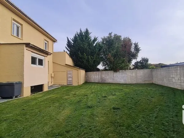 Bâtiment 220 m²