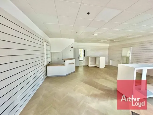Local commercial 87 m²