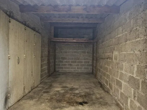 Un garage, quartier Saint Jean des Vignes à Chalon sur Saône