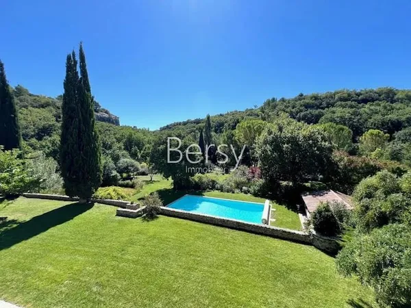 Propriété 7 pièces 250 m²