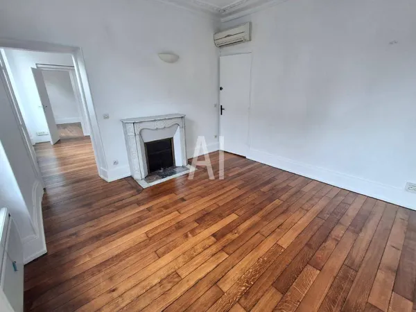 Local professionnel 3 pièces 65 m²