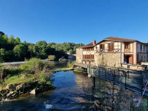 Saint-Junien - Bâtisse historique 543 m² avec logement et grand local