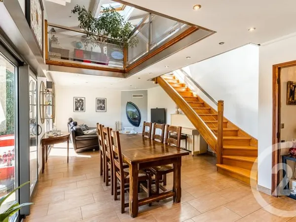 Maison 6 pièces 265 m²