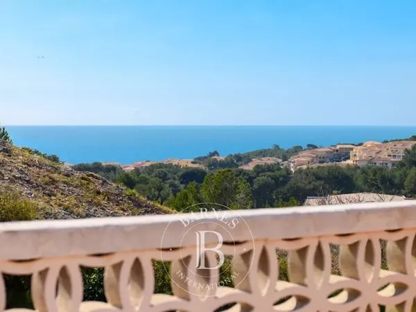 Villa traditionnelle, piscine vue mer, 3 chambres et T2 indépendant