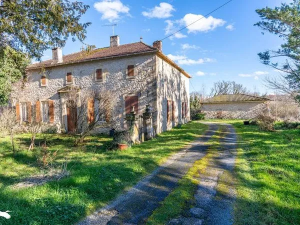Maison en pierre de 8 pièces principales