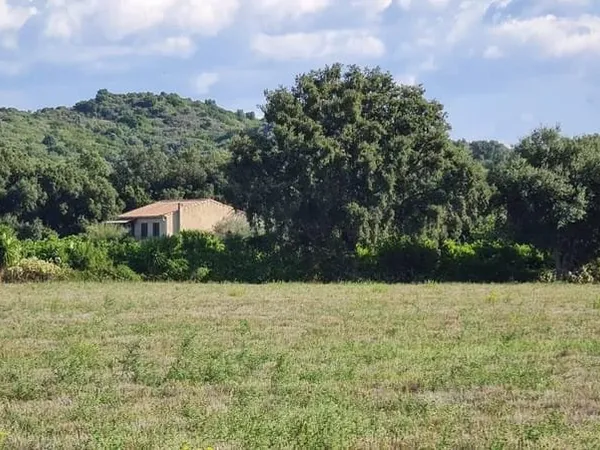 Propriété de 13.800 m² au calme