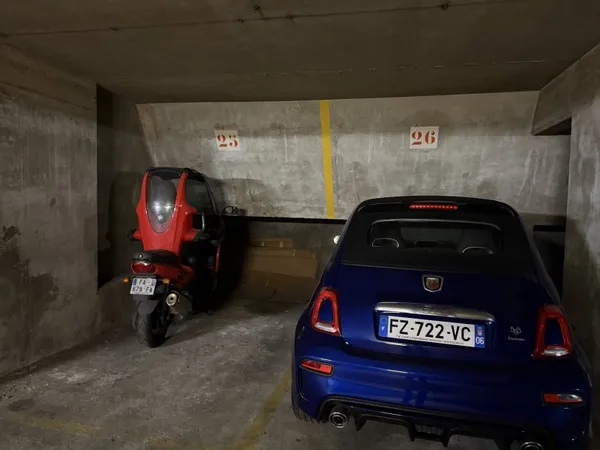 Loue parking - 12m²