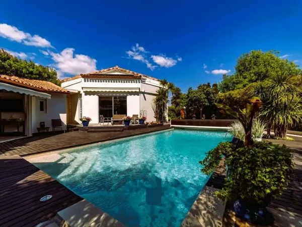 Villa d'architecte exclusive avec studio équipé