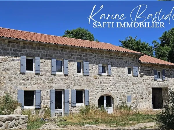 Belle maison en pierre de 300 m² à finir d aménager