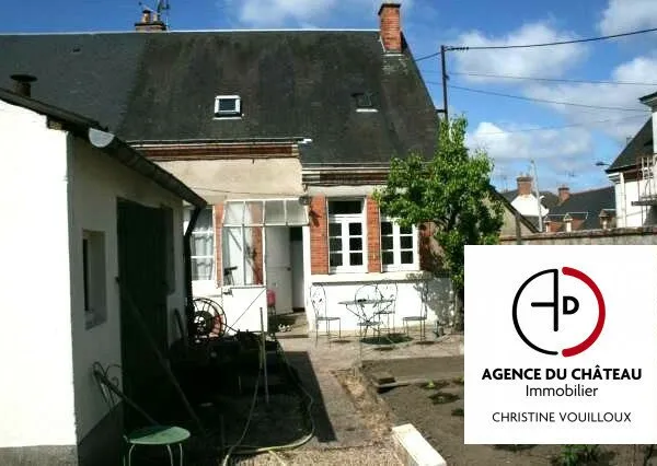 MAISON DE VILLE AVEC PETIT JARDIN