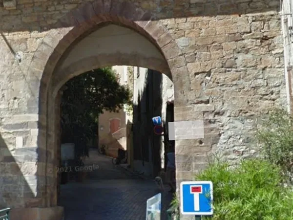 Studio 44 m² avec mezzanine au pied du Hyères médiéval