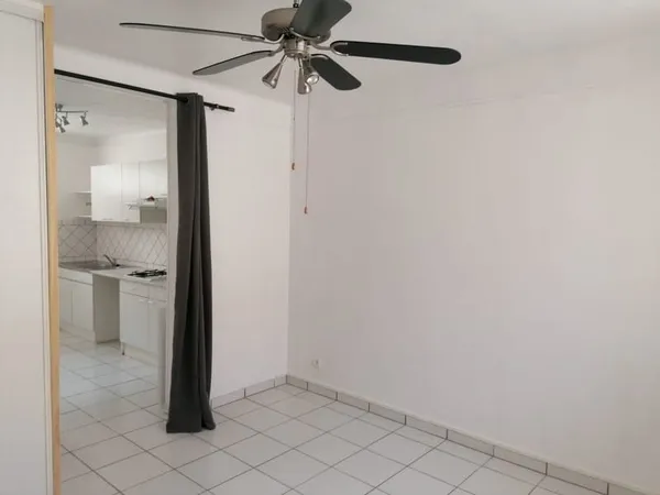 STUDIO MEUBLE A LOUER PORT LA NOUVELLE