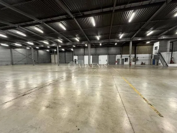 Entrepôt 2280 m²