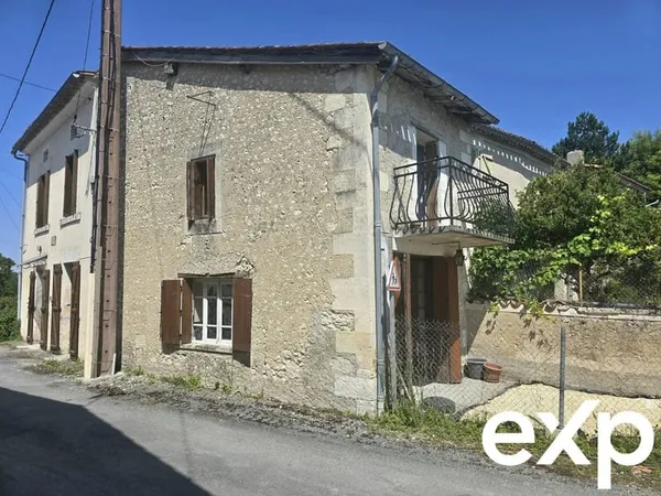 A saisir, Maison de hameau, rénovation entamée
