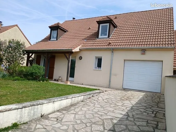 Pavillon 3 chambres + bureau - 700 m² terrain - Garage