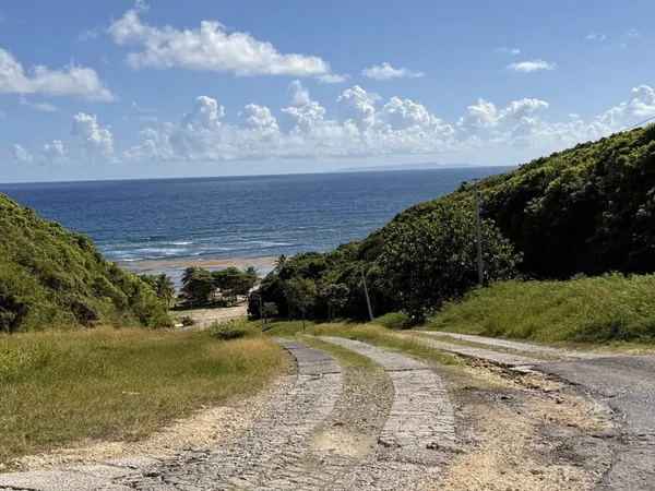 TERRAIN CONSTRUCTIBLE A 5 MIN DE L'ANSE MAURICE