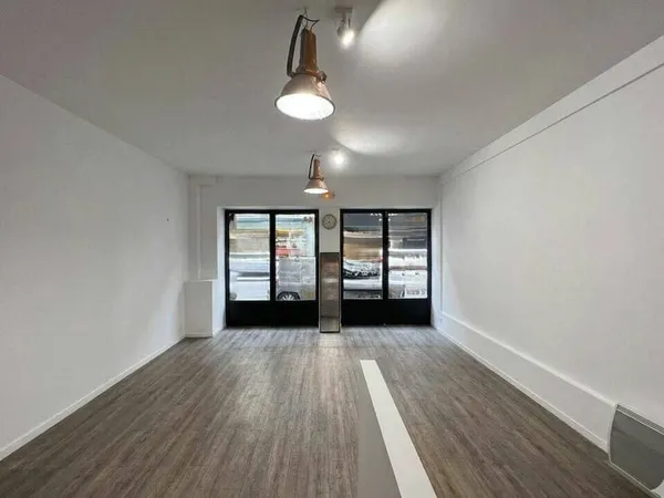 Local commercial 161 m²