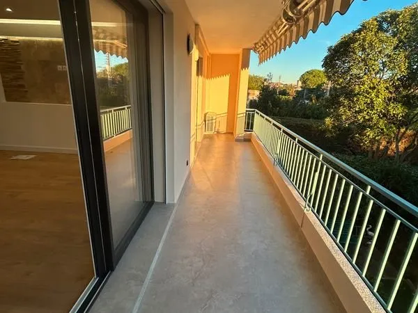Fréjus - Appartement 4 pièces lumineux rénové avec balcon plein sud