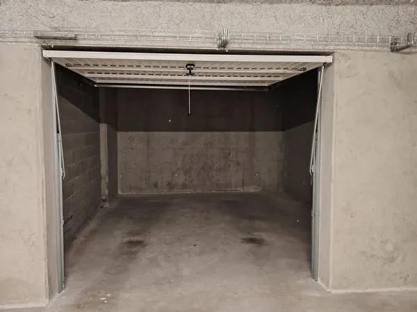 Location garage fermé 16 m2