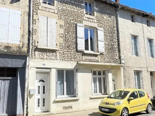 Maison de ville 120 m2 à louer Chef-Boutonne