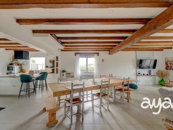 MAISON TRADITIONNELLE AVEC FORT POTENTIEL D'AMÉNAGEMENT - E