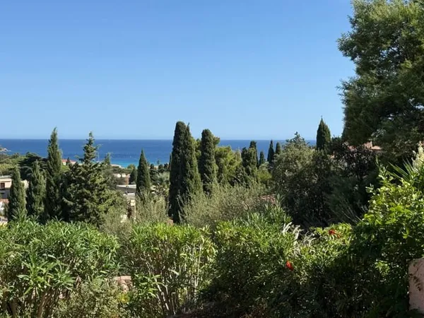 À Vendre Charmant Mazet avec Vue Mer à Saint-Clair Le La