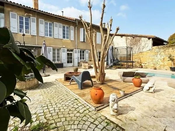 Maison 12 pièces 342 m²