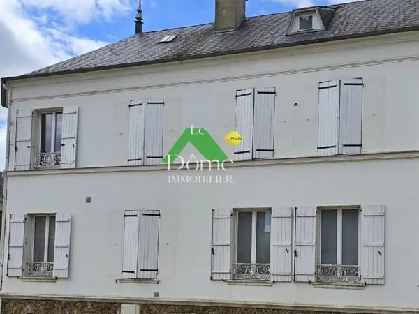 CHARMANT VILLAGE PROCHE CHAMBL