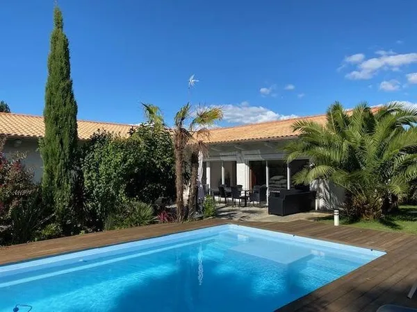 Maison de plain-pied 6 pièces 216 m²
