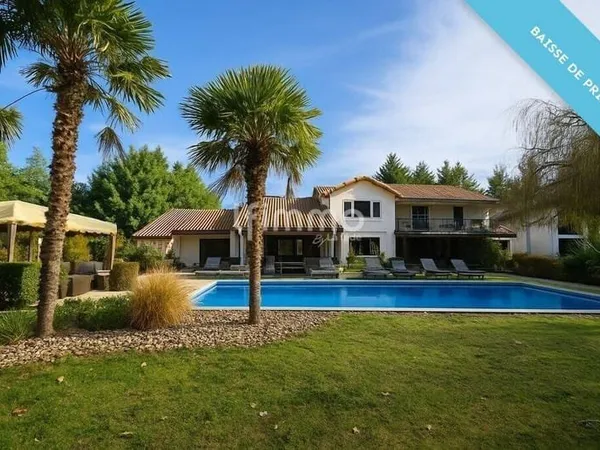 Maison 7 pièces 484 m²
