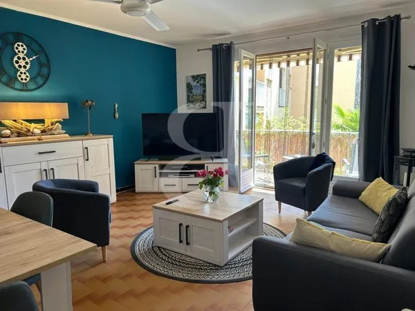 Appartement au sud avec cave dans une résidence avec ascenseur