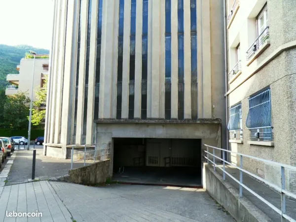 Garage Ile Verte dans complexe de box fermés
