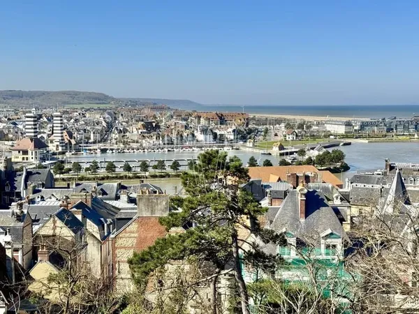 TROUVILLE. PROPRIETE D'EXCEPTION VUE MER