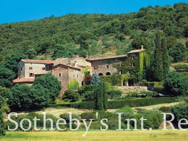 Mas provençal 33 pièces 847 m²